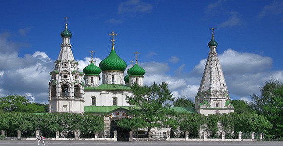 Ярославль — величественный город, раскинувшийся на высоком берегу Волги, богатый архитектурными и культурными памятниками русской истории