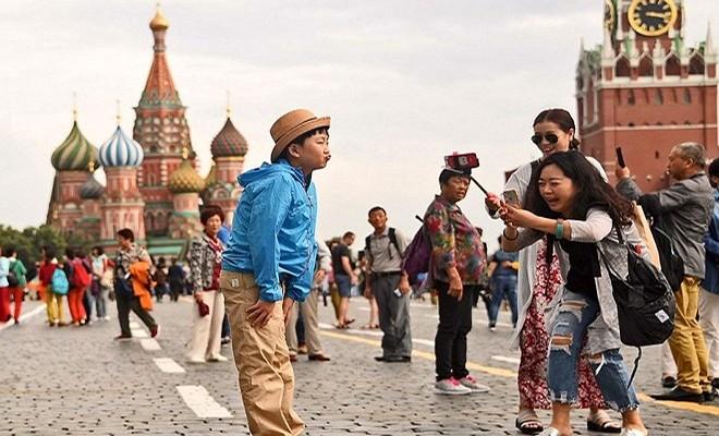 Больше всего во время зарубежных поездок тратят туристы из Китая